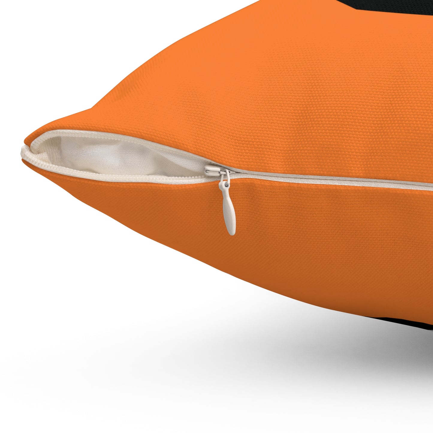 Coussin de chat noir d'Halloween, coussin carré orange avec chat noir, coussin de créateur imprimé 100 % polyester, 18 x 18 pouces, décoration d'Halloween