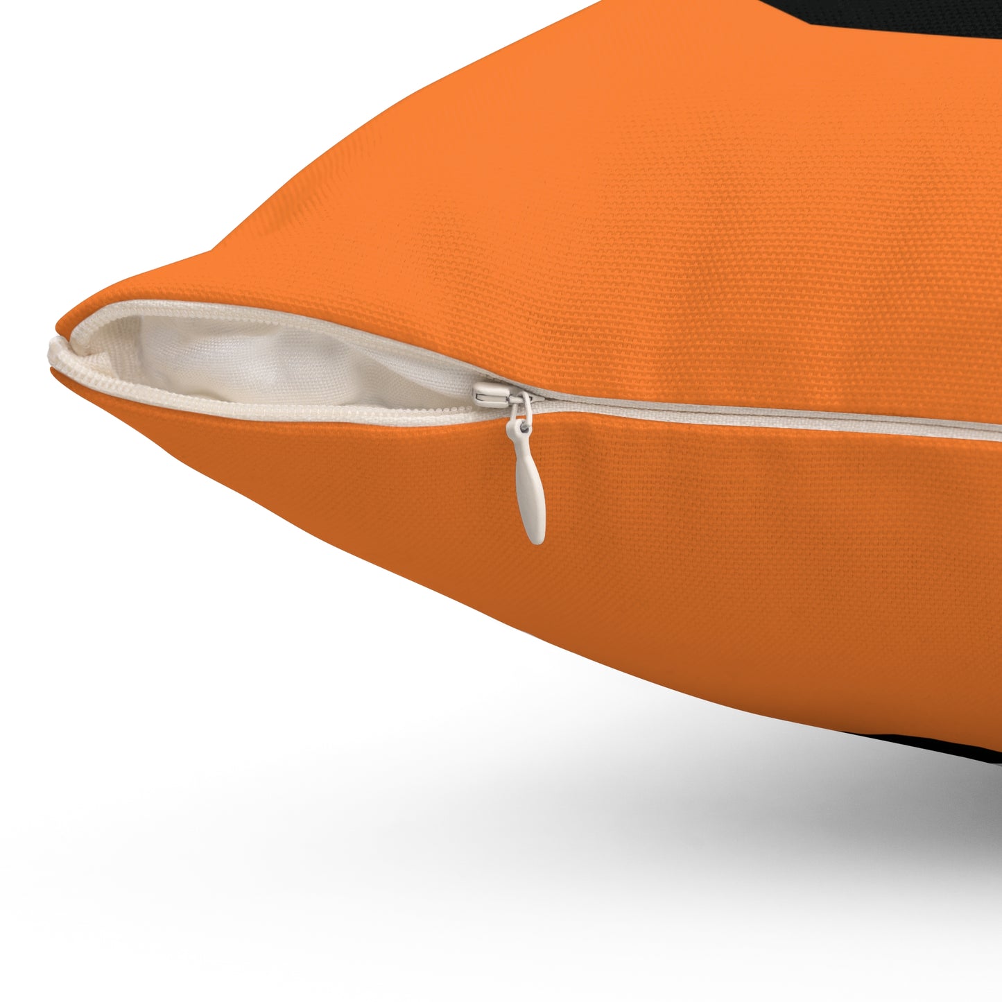 Coussin de chat noir d'Halloween, coussin carré orange avec chat noir, coussin de créateur imprimé 100 % polyester, 18 x 18 pouces, décoration d'Halloween