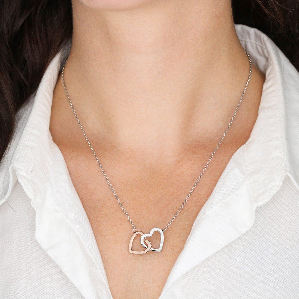 Calidez acogedora: collar de suegra para una futura abuela