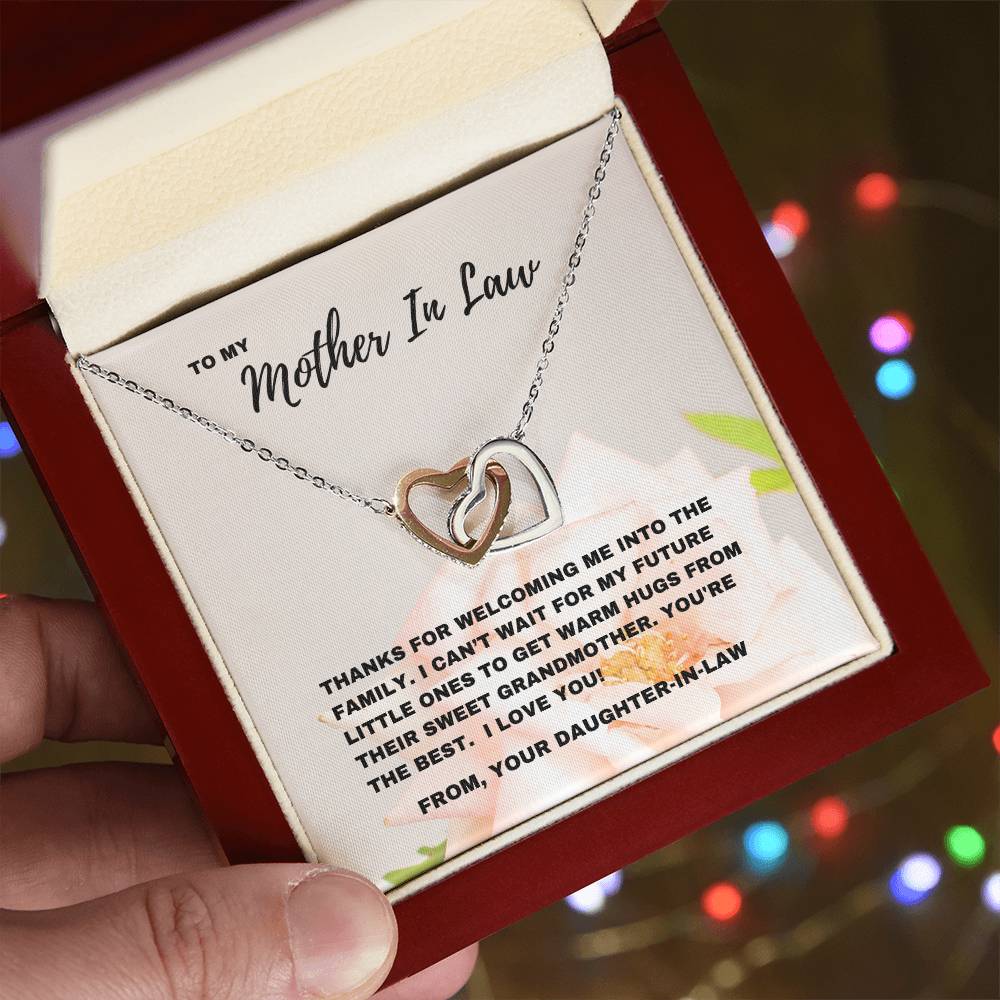 Calidez acogedora: collar de suegra para una futura abuela