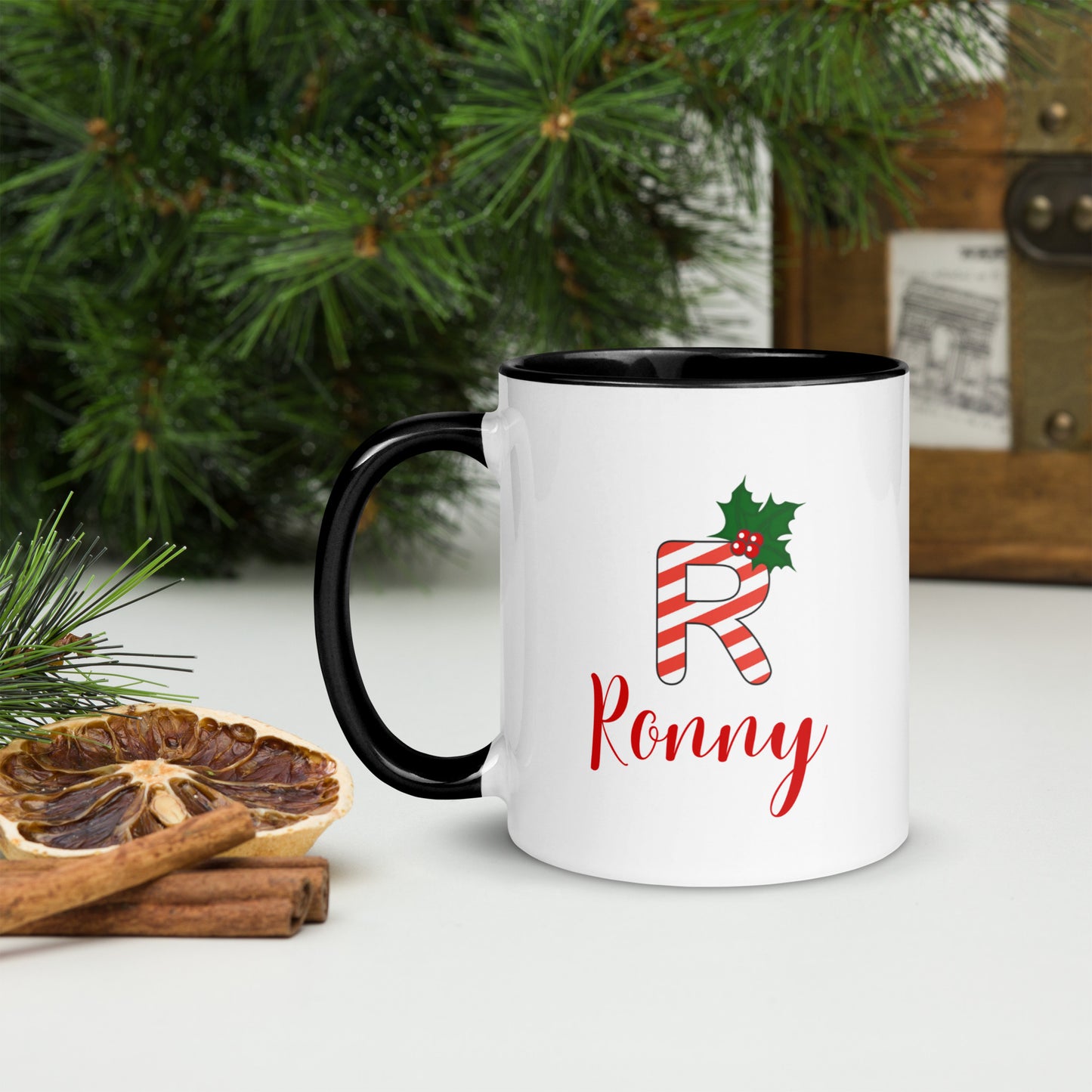 Festive R: Taza de café navideña personalizada para Ronny