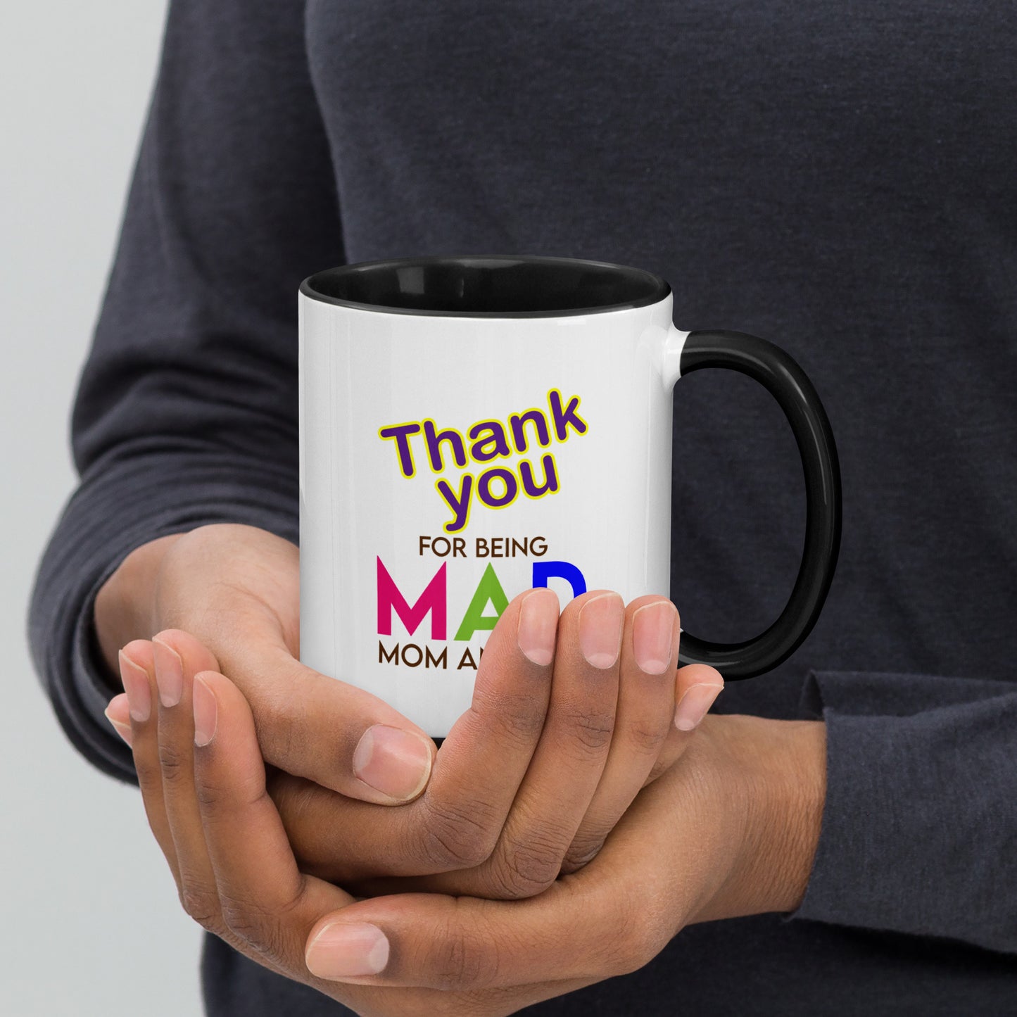 Taza de café con agradecimiento por ser mamá y papá: gratitud sincera en una taza