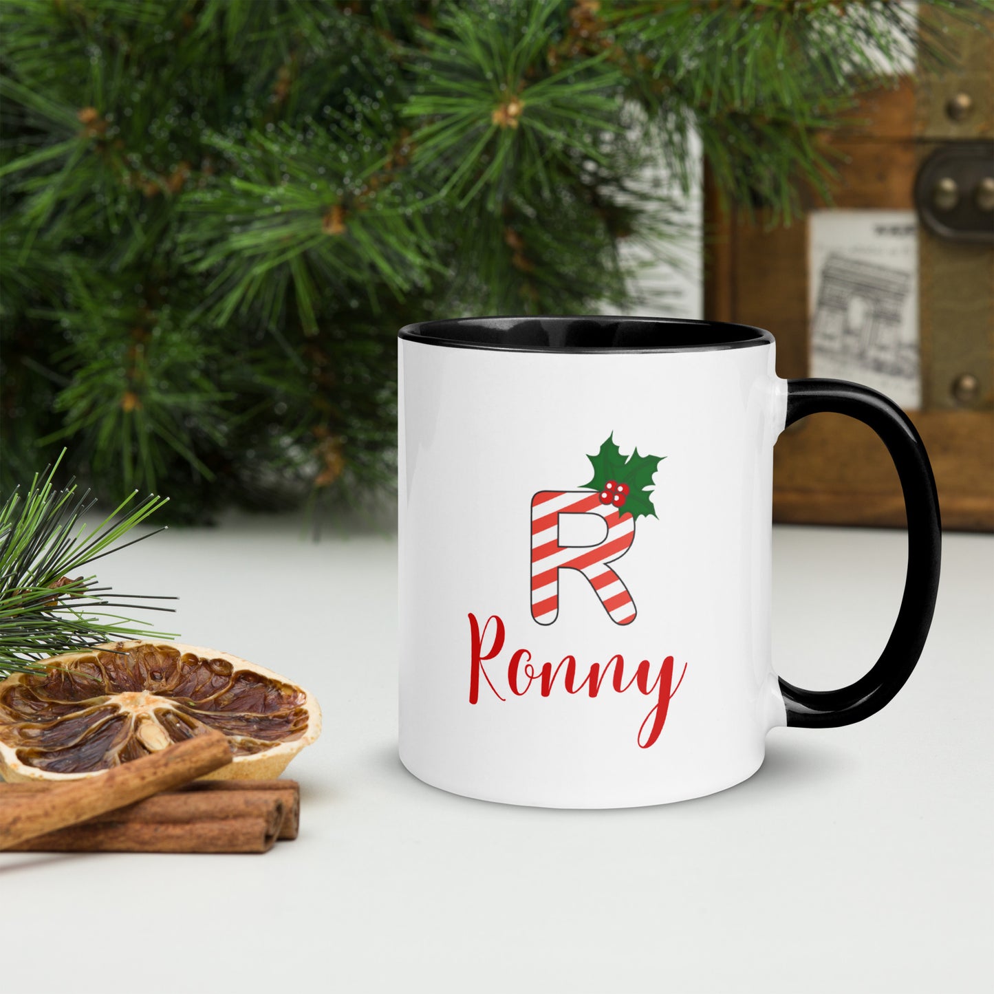 Festive R: Taza de café navideña personalizada para Ronny