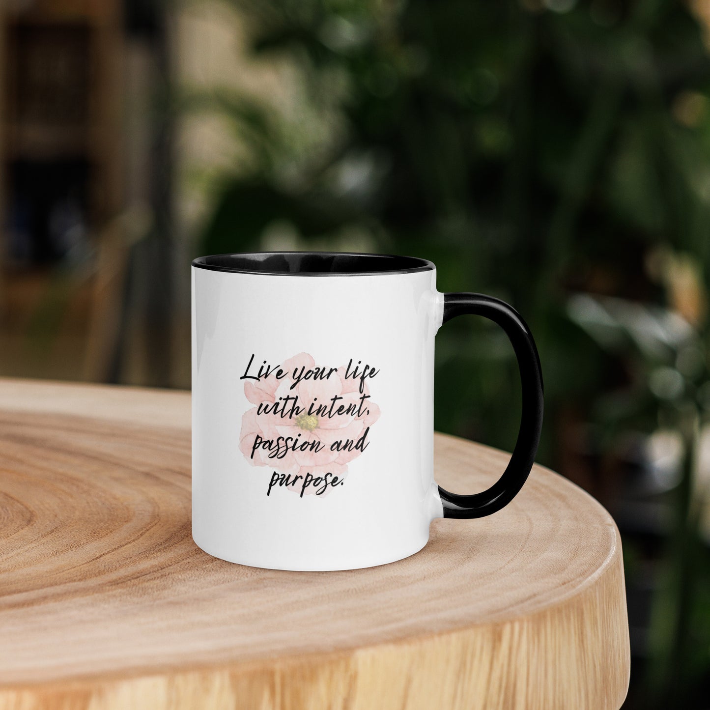 Taza de café inspiradora con texto "Vida intencional"