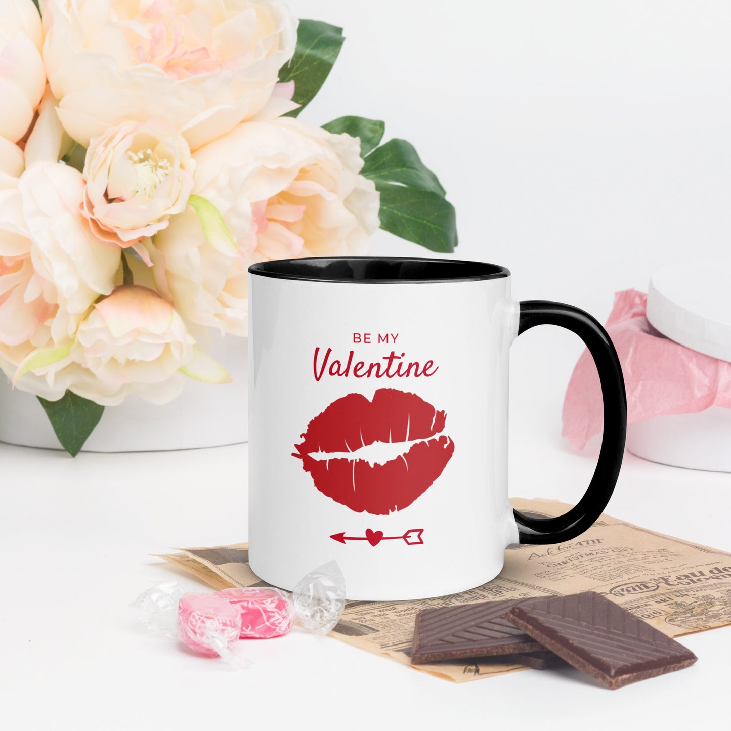 Taza de café con un dulce beso de San Valentín