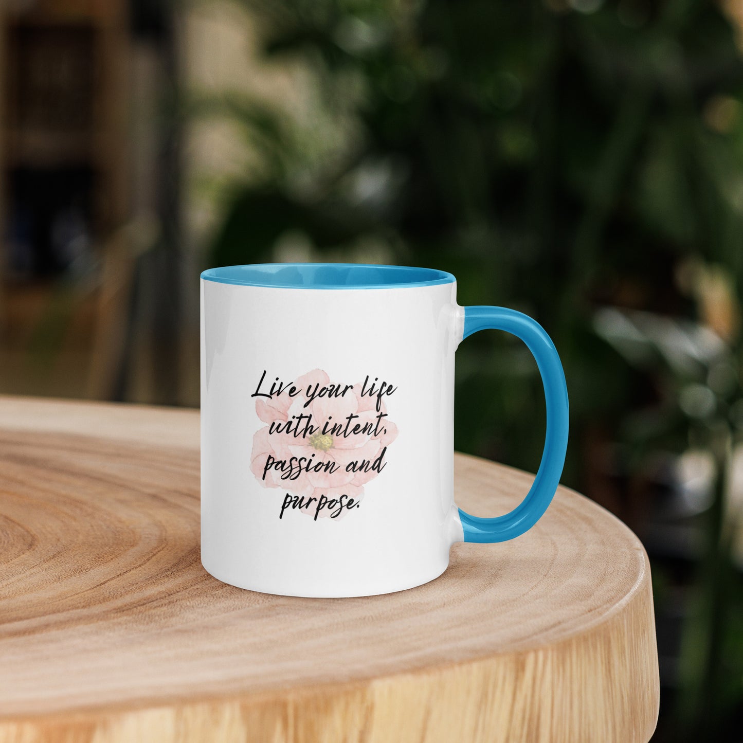 Taza de café inspiradora con texto "Vida intencional"