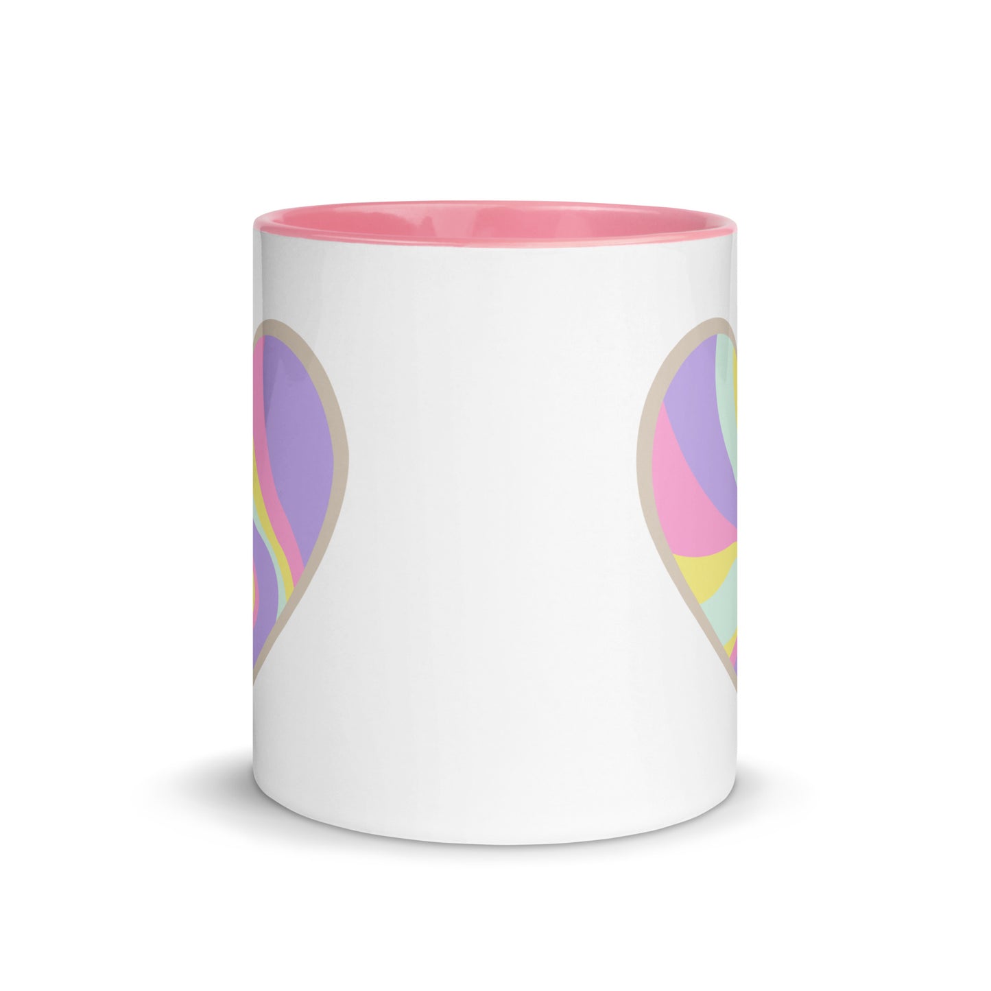 Taza de café colorida con corazón en llamas