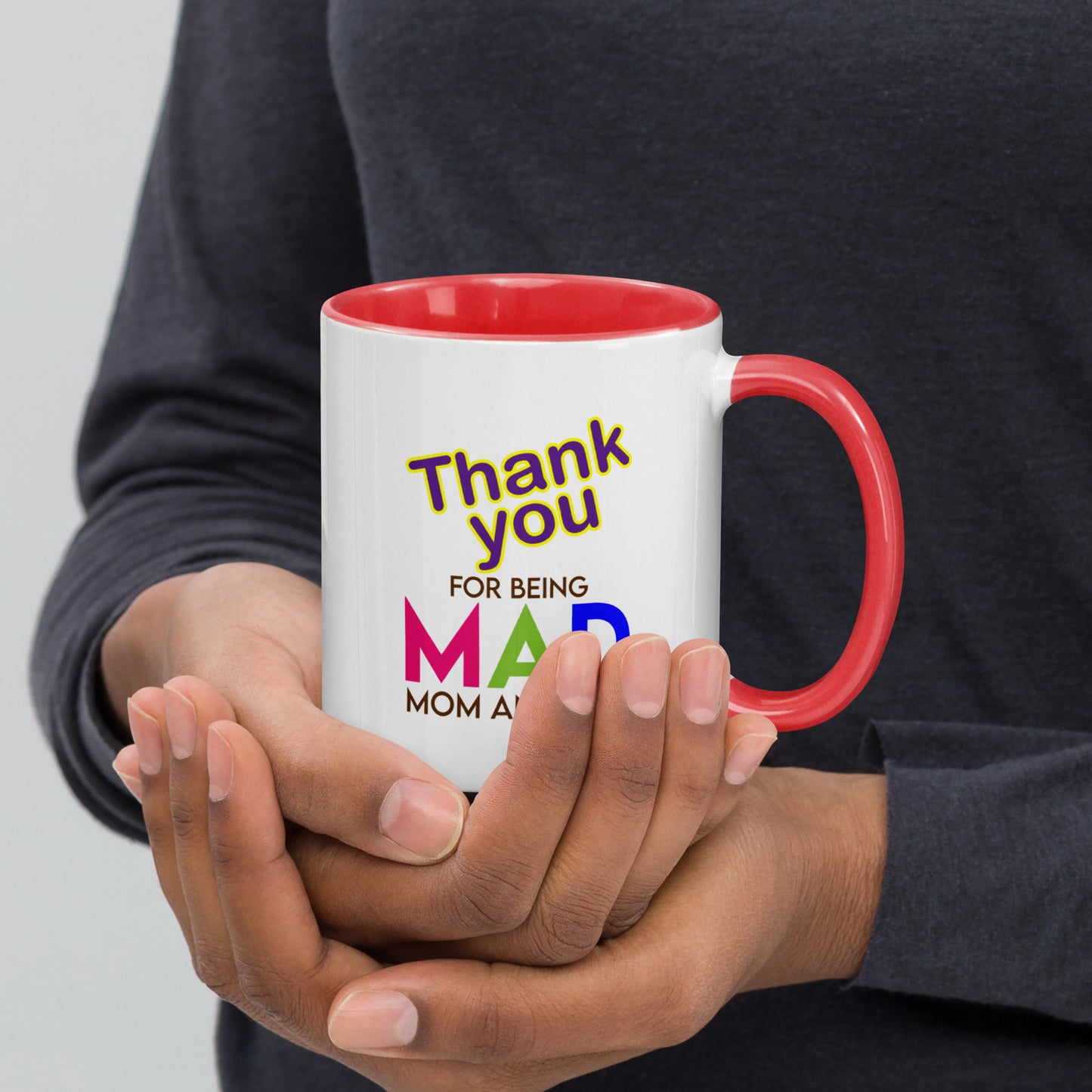 Taza de café con agradecimiento por ser mamá y papá: gratitud sincera en una taza