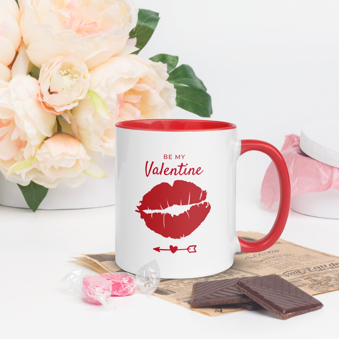 Taza de café con un dulce beso de San Valentín