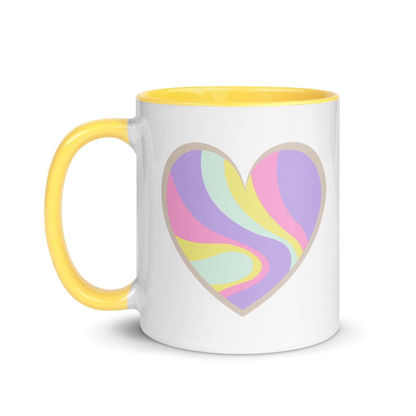 Taza de café colorida con corazón en llamas