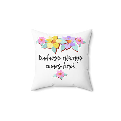 Almohada motivacional blanca con motivo de flores y cita inspiradora "La bondad siempre vuelve"