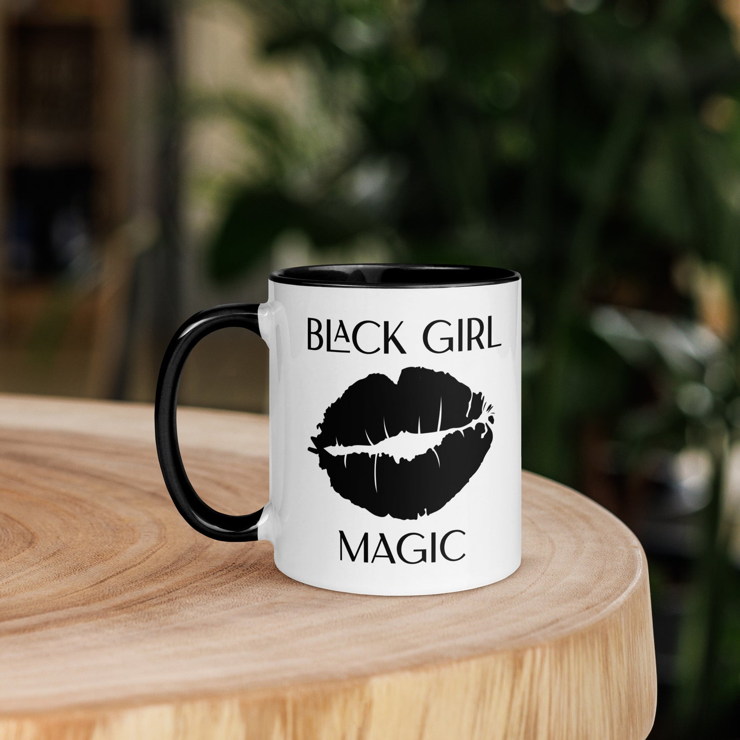 Tasse à café avec motif de baiser magique de fille noire