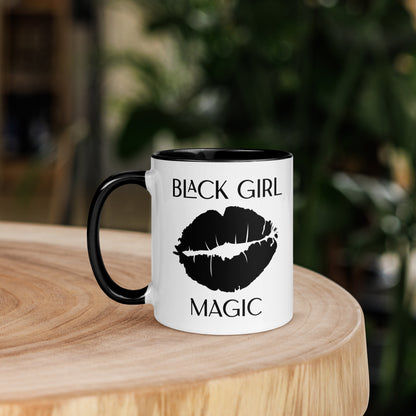 Taza de café con beso mágico de chica negra