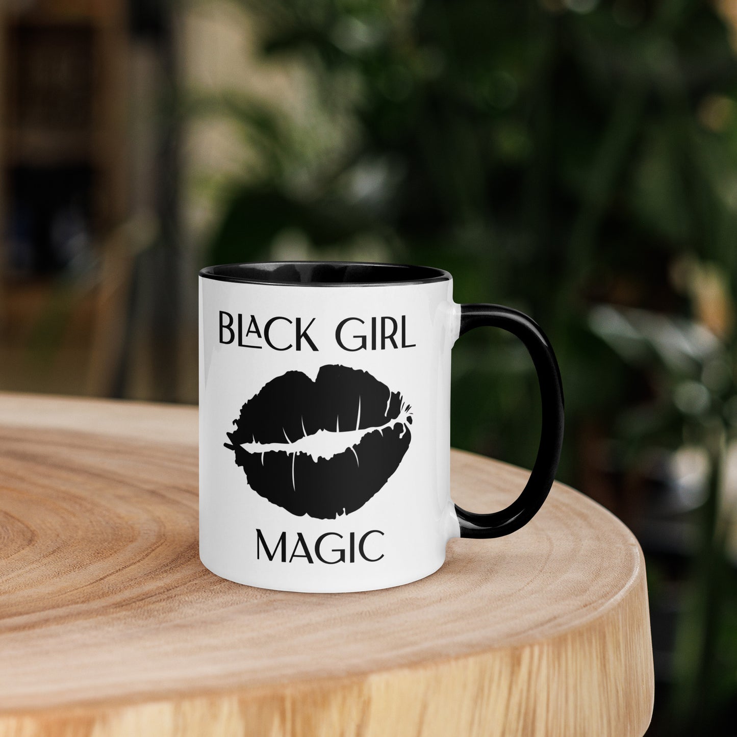 Tasse à café avec motif de baiser magique de fille noire