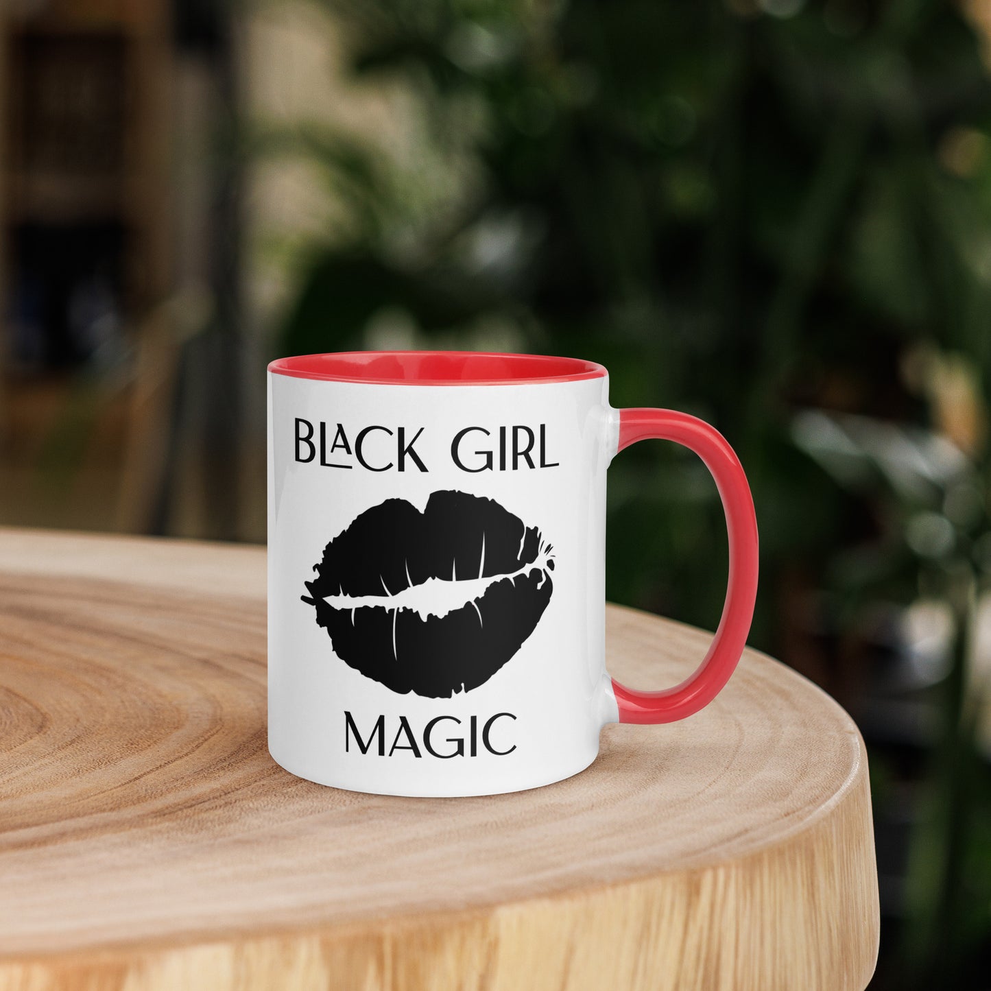 Tasse à café avec motif de baiser magique de fille noire