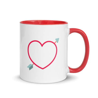 Taza de café con corazón en forma de flecha