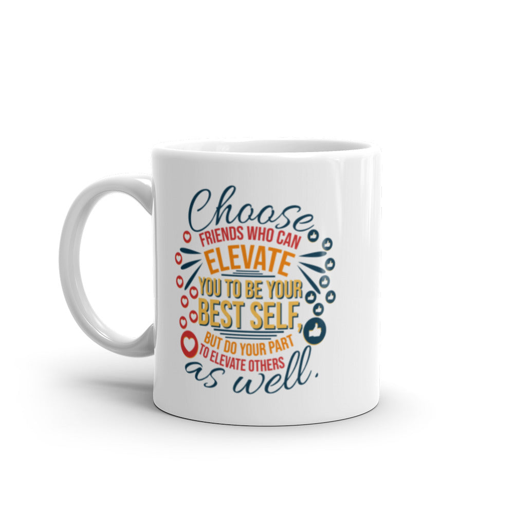 Taza de café que eleva y anima la amistad