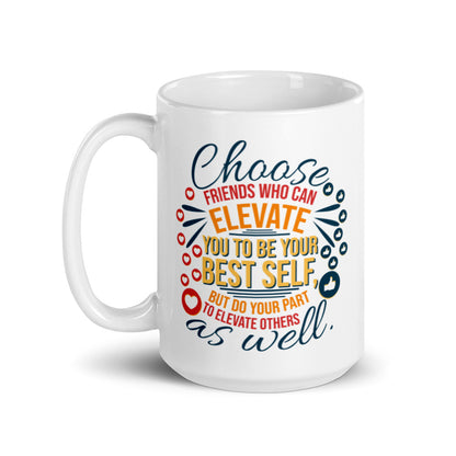 Taza de café que eleva y anima la amistad